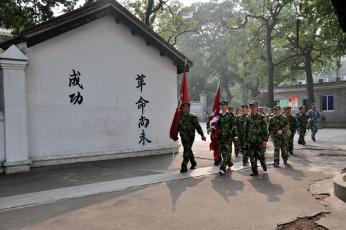 金艾陶在广州黄埔军校进行军事拓展特训